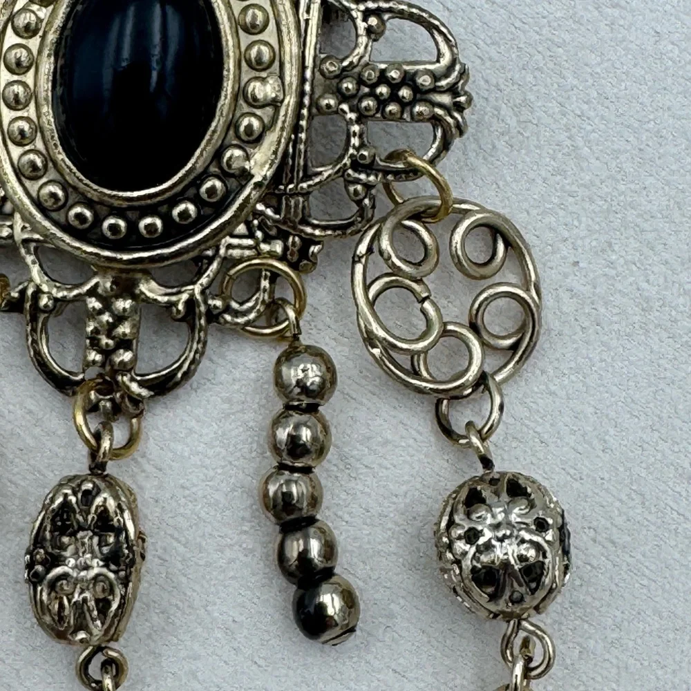 Vintage Nordic Style Dangle Charm‎ Brooch Black Cabochon Coin Heart Silver Tone